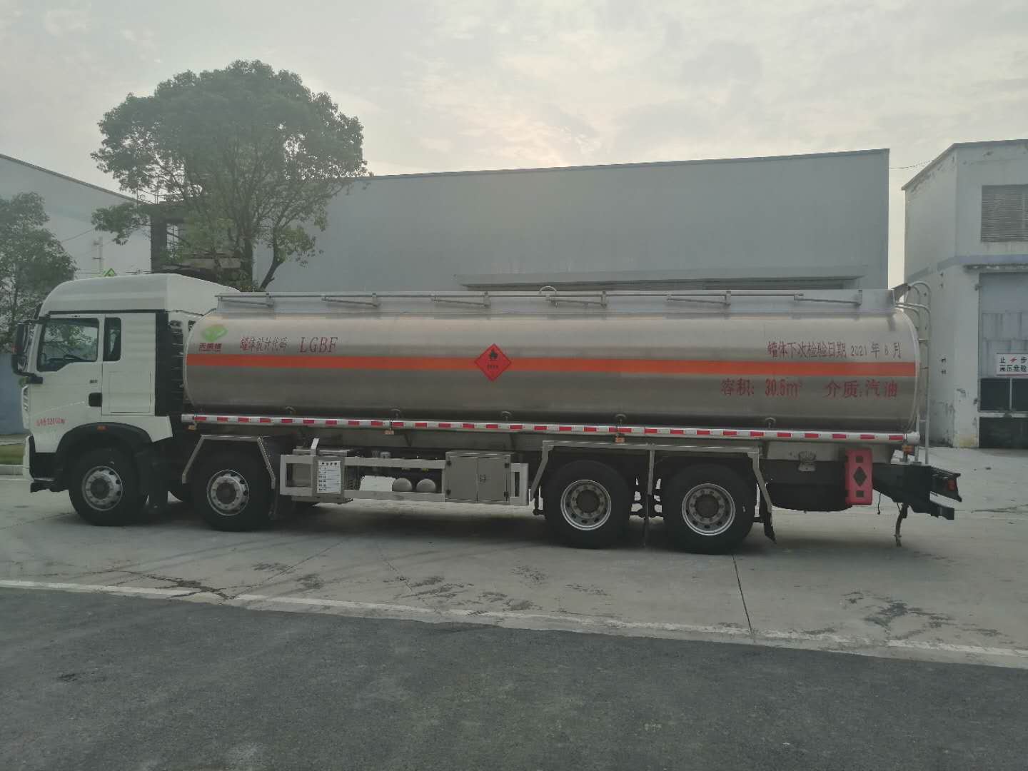 天威缘牌TWY5320GYYZ6L型铝合金运油车